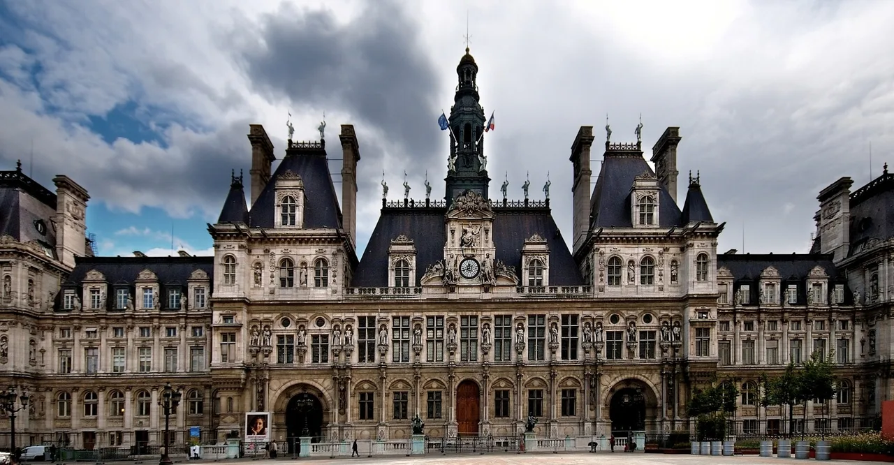 Place de l'Hôtel-de-Ville – Esplanade de la Libération
